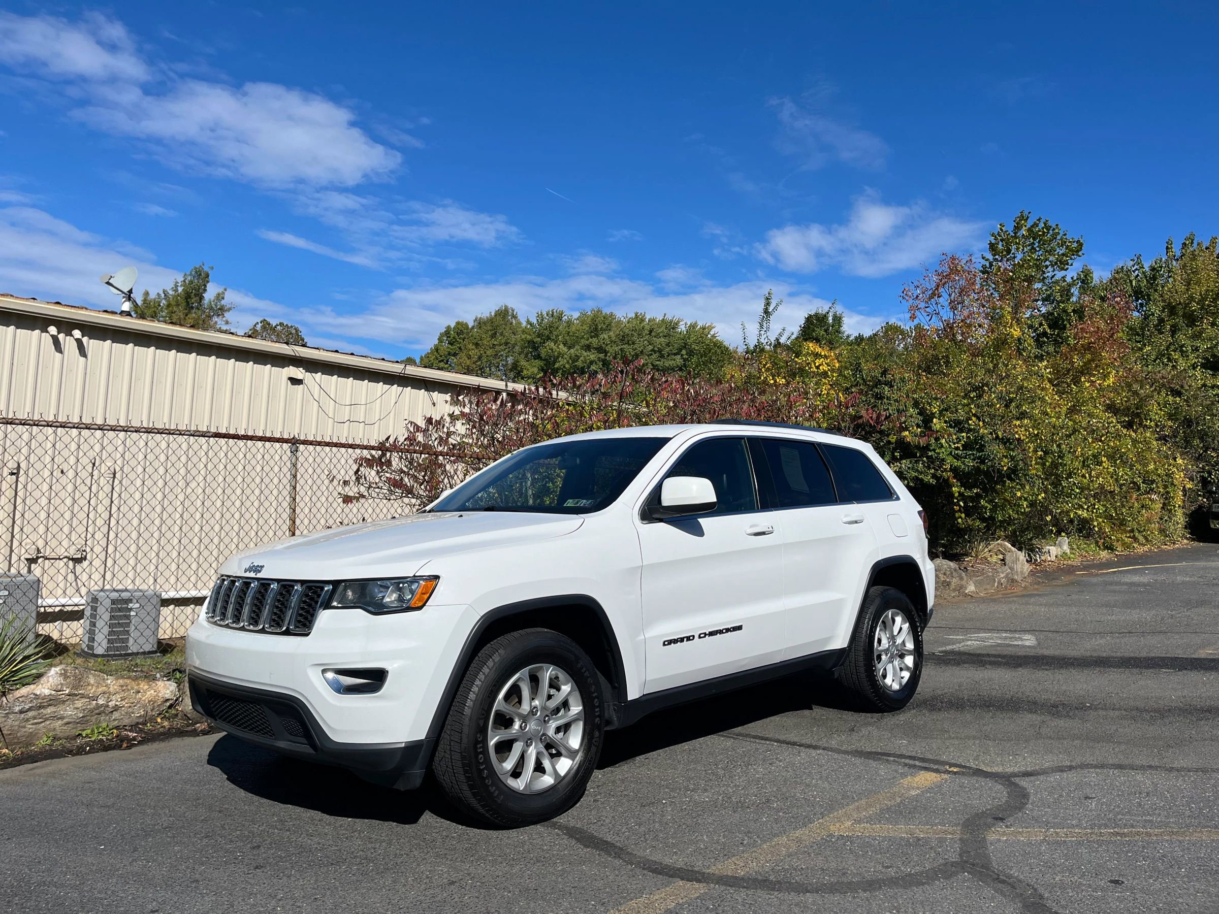 Used 2021 Jeep Grand Cherokee Laredo X image 6