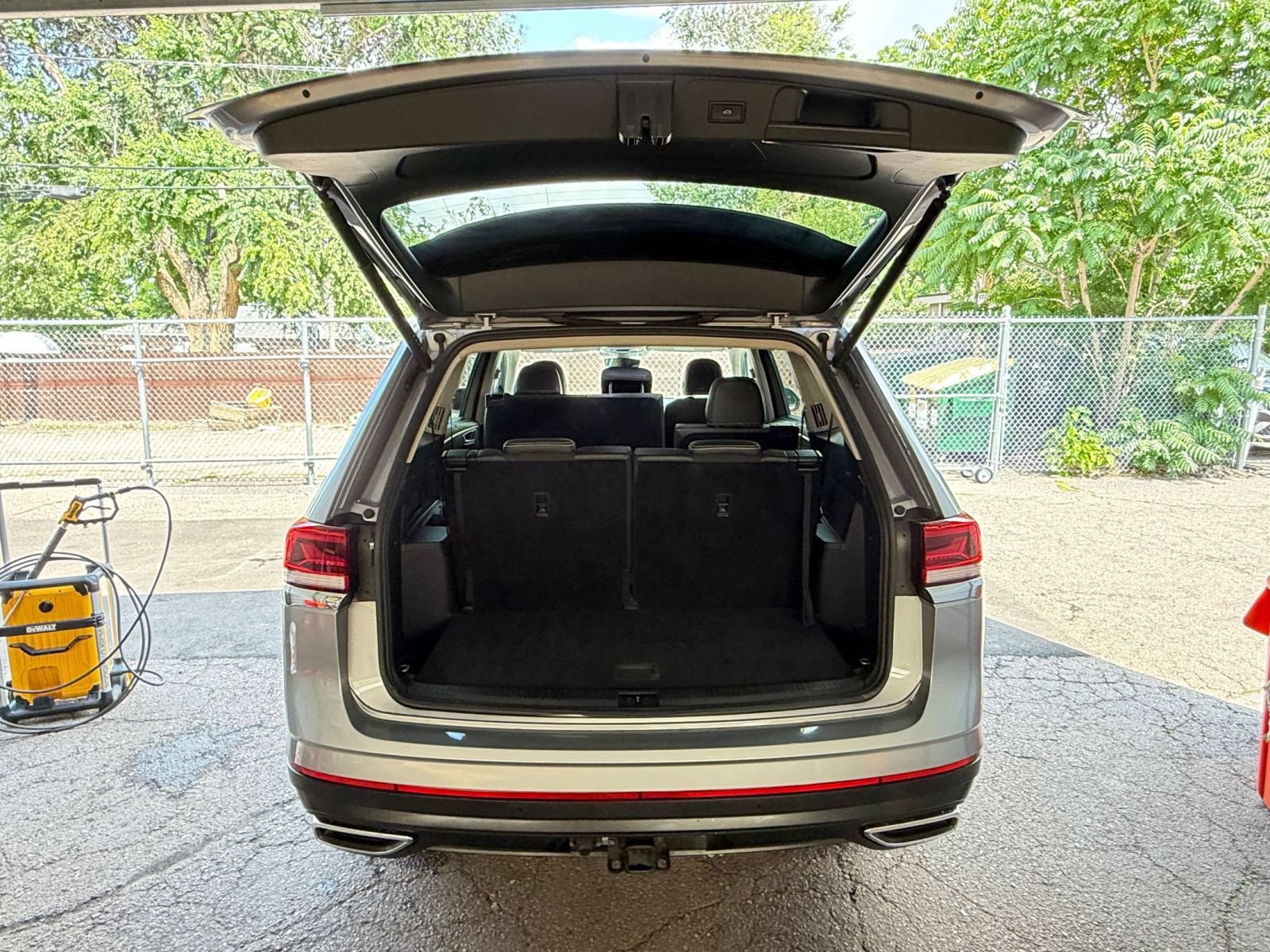 Used 2024 Volkswagen Atlas SE AWD/4WD image 31