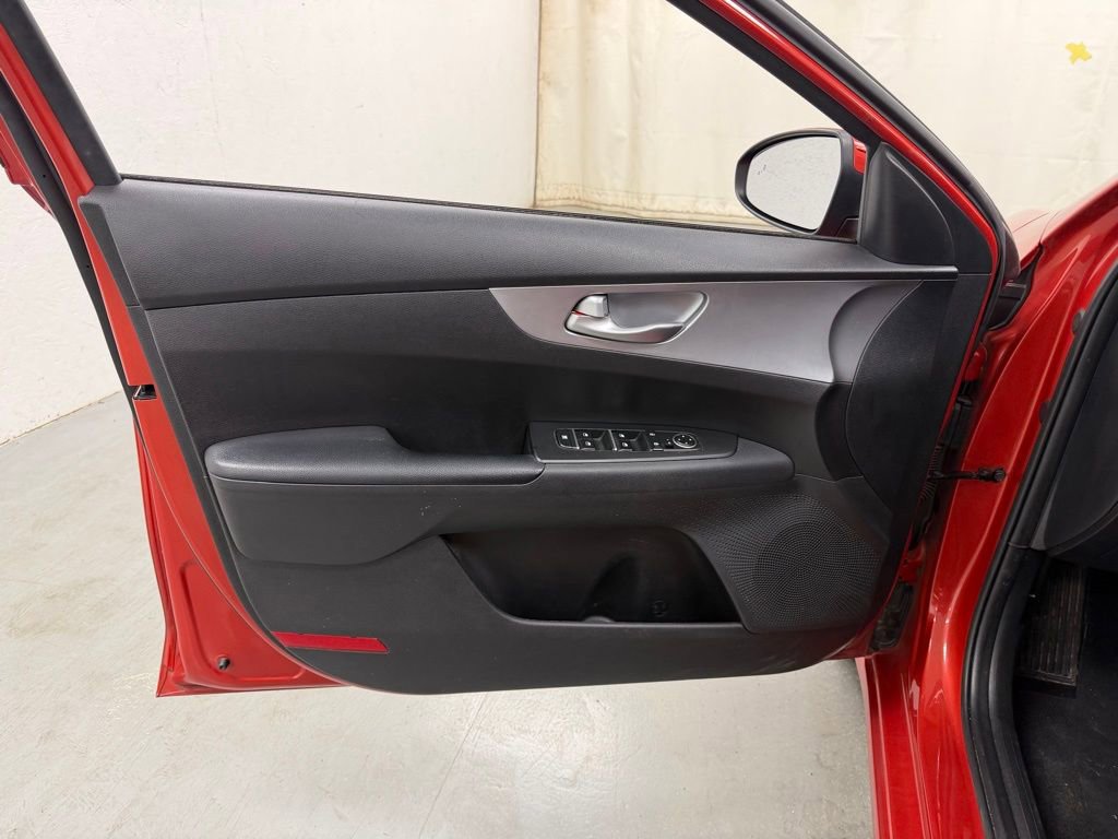 Used 2023 Kia Forte LXS w/ LXS Technology Package image 16