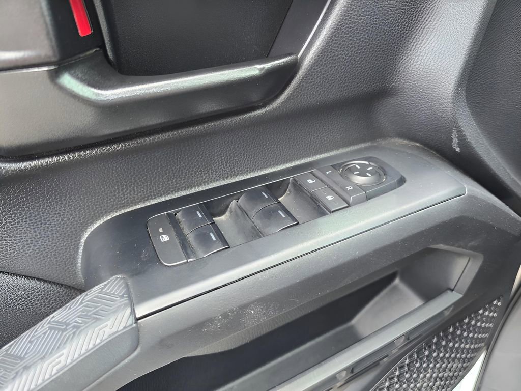 Used 2025 Toyota Tacoma SR5 AWD/4WD image 9