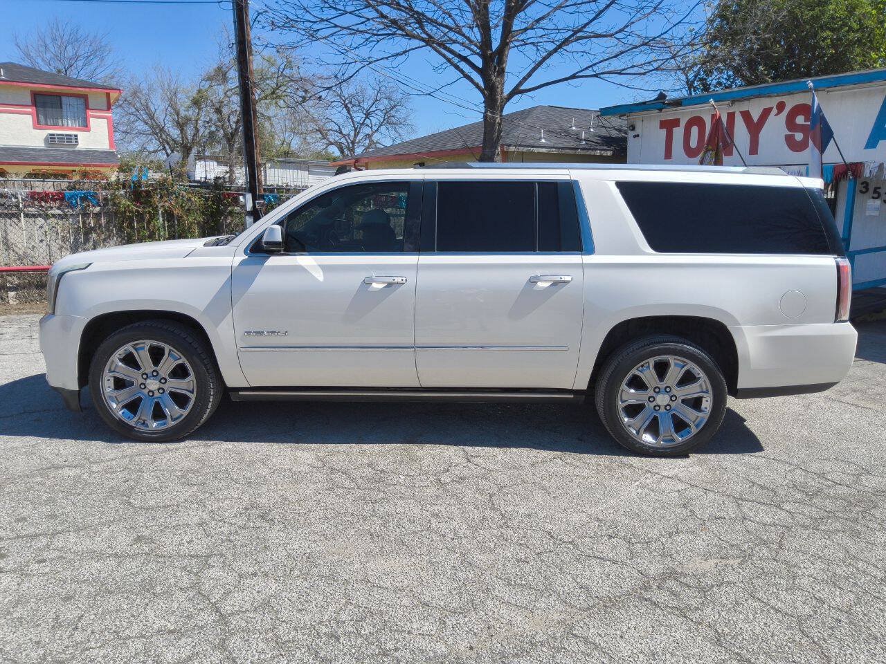 Used 2015 GMC Yukon XL Denali w/ Touring Package RWD image 7