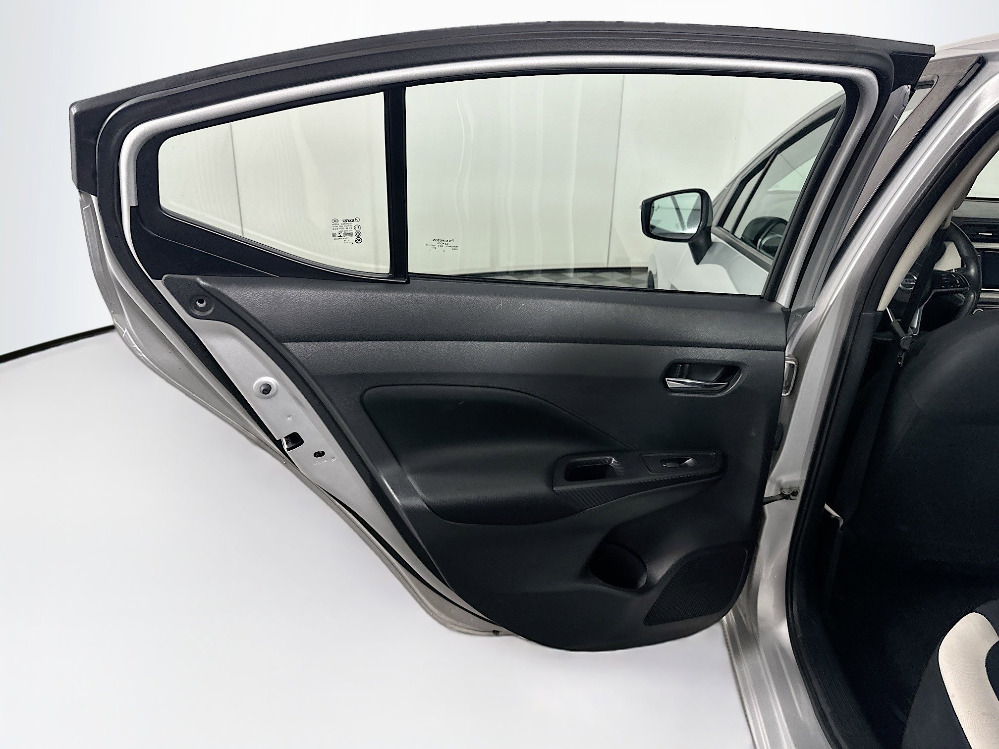 Used 2021 Nissan Versa SV image 25