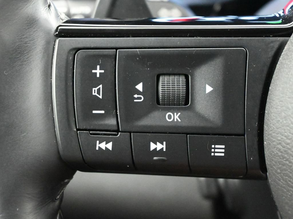 Used 2025 Nissan Pathfinder Platinum w/ Cargo Package FWD image 8