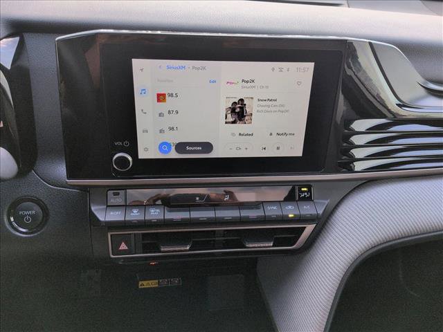 Used 2025 Toyota Camry SE image 12