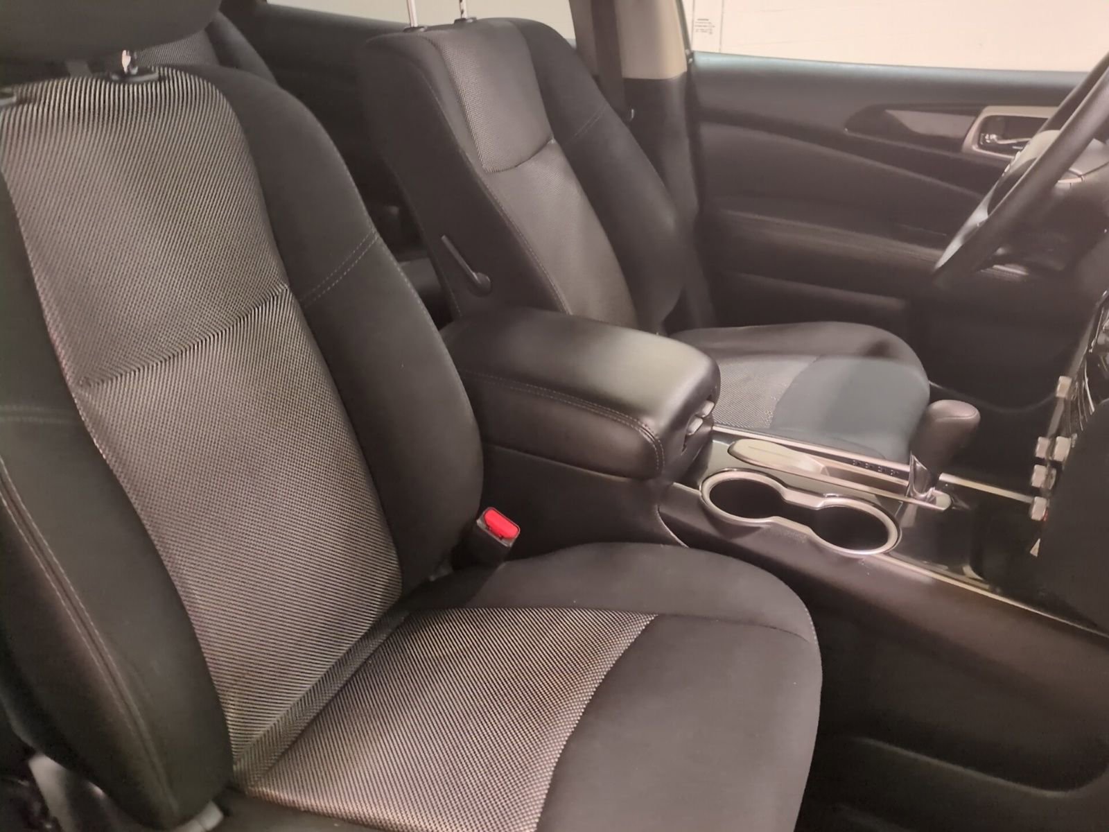 Used 2020 Nissan Pathfinder S FWD image 10