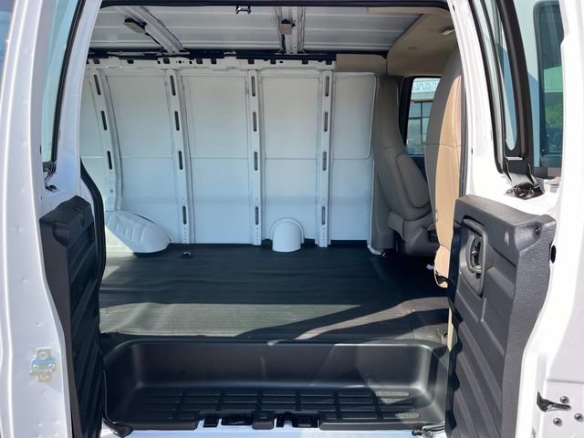 New 2026 GMC Savana 2500 w/ Driver Convenience Package RWD image 21