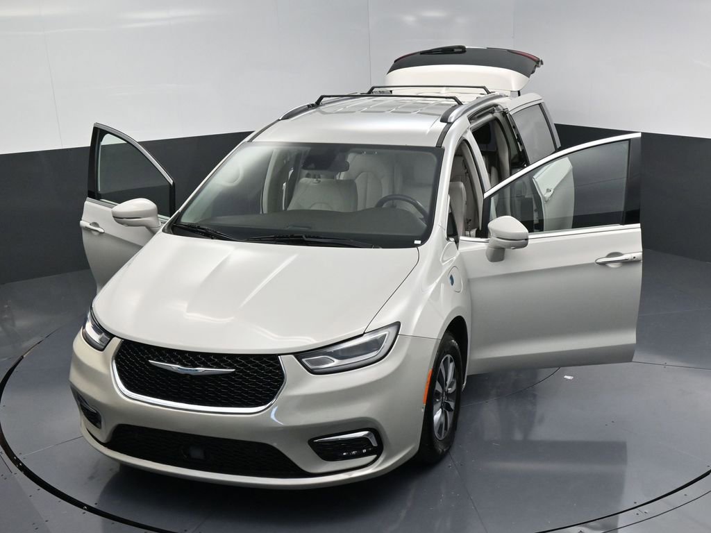 Used 2021 Chrysler Pacifica Touring-L image 25
