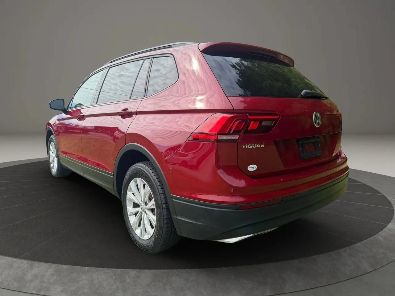 Used 2018 Volkswagen Tiguan S FWD image 3