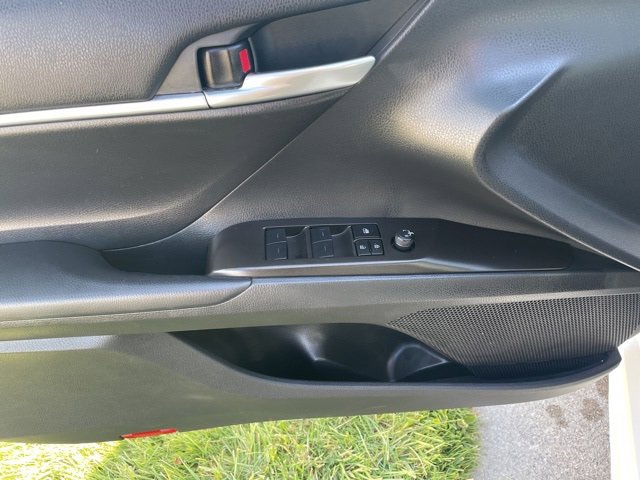 Used 2023 Toyota Camry SE image 18