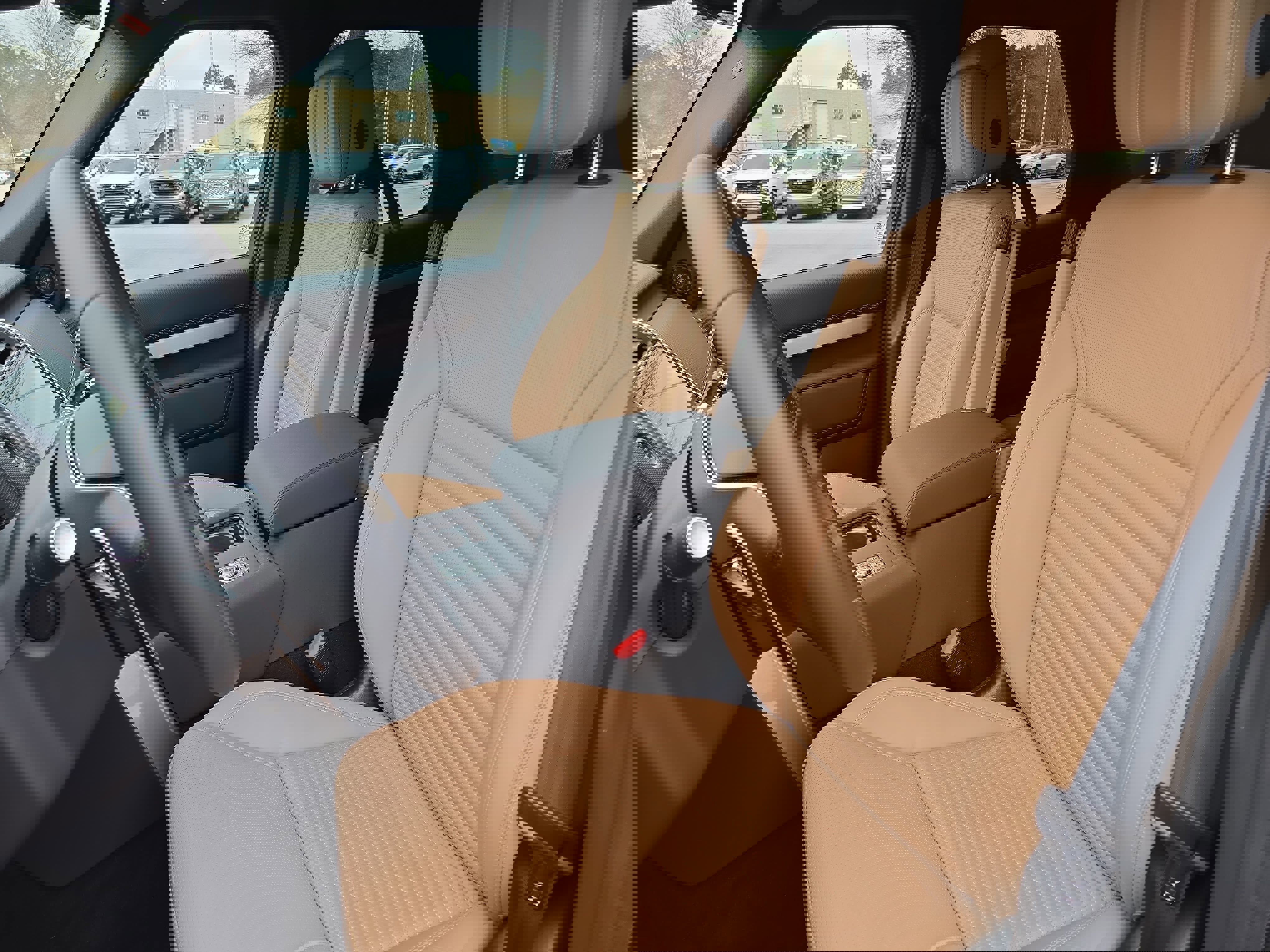 Certified 2025 Land Rover Discovery Dynamic SE image 16