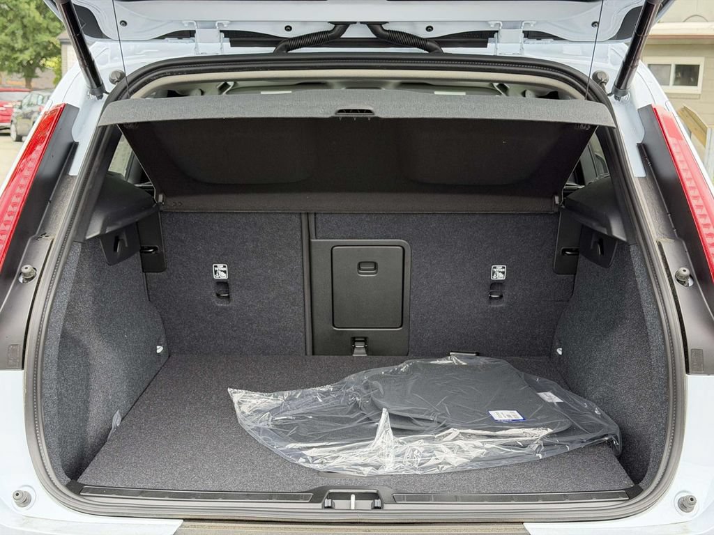 New 2026 Volvo XC40 B5 Core w/ Climate Package AWD/4WD image 13