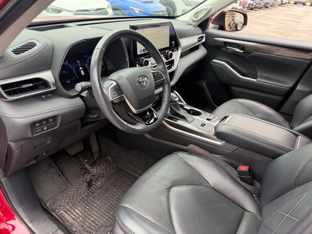 Used 2023 Toyota Highlander Platinum FWD image 23