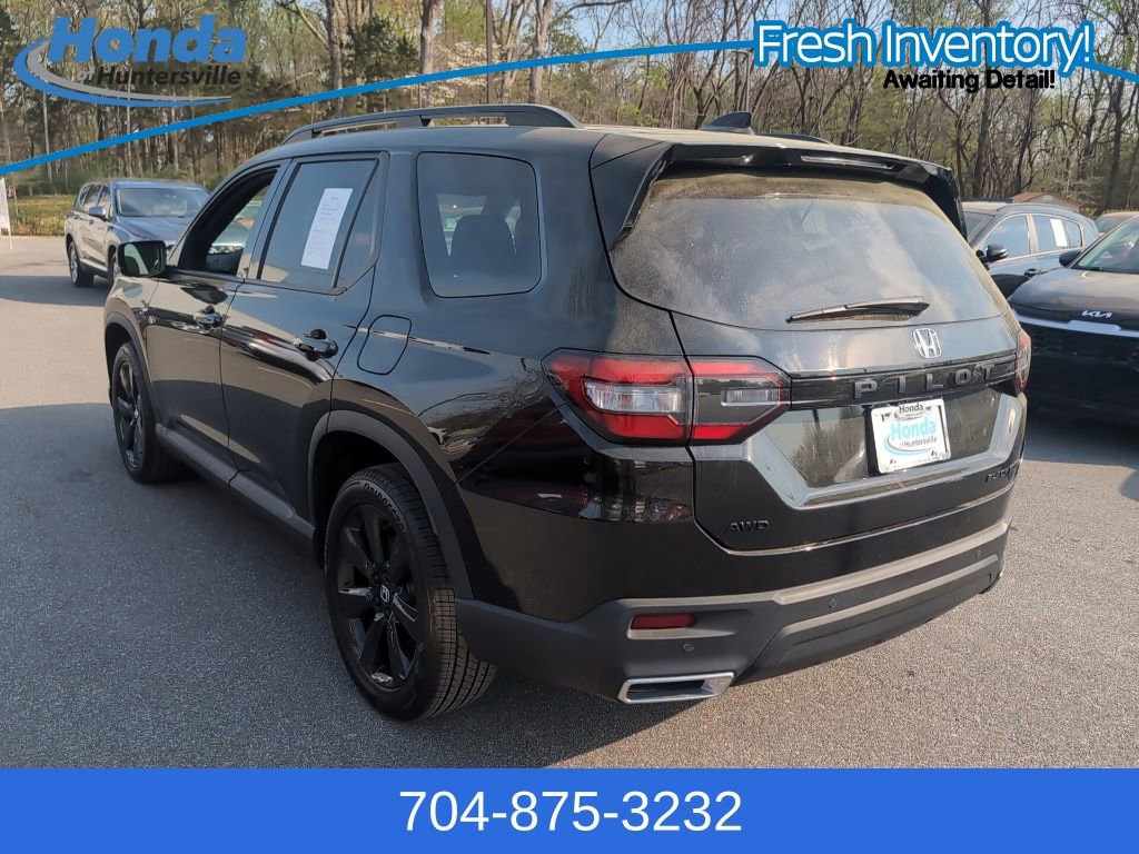 Used 2025 Honda Pilot Black Edition image 5
