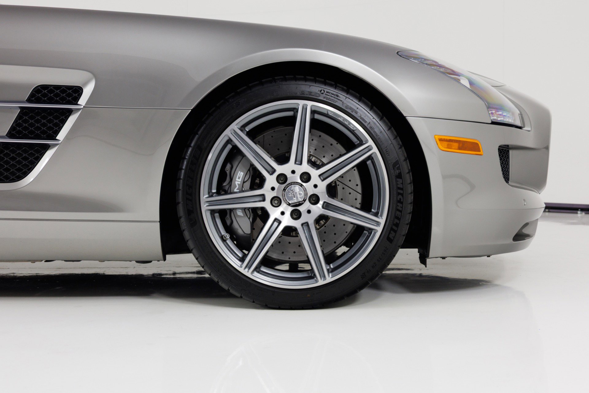 Used 2011 Mercedes-Benz SLS AMG Coupe image 14