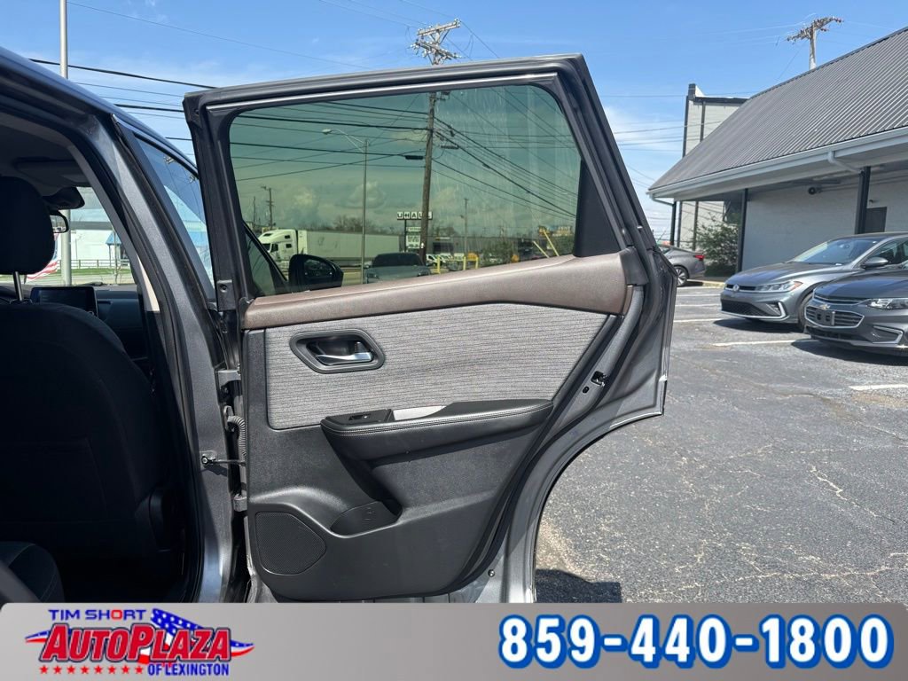 Used 2023 Nissan Rogue SV AWD/4WD image 15