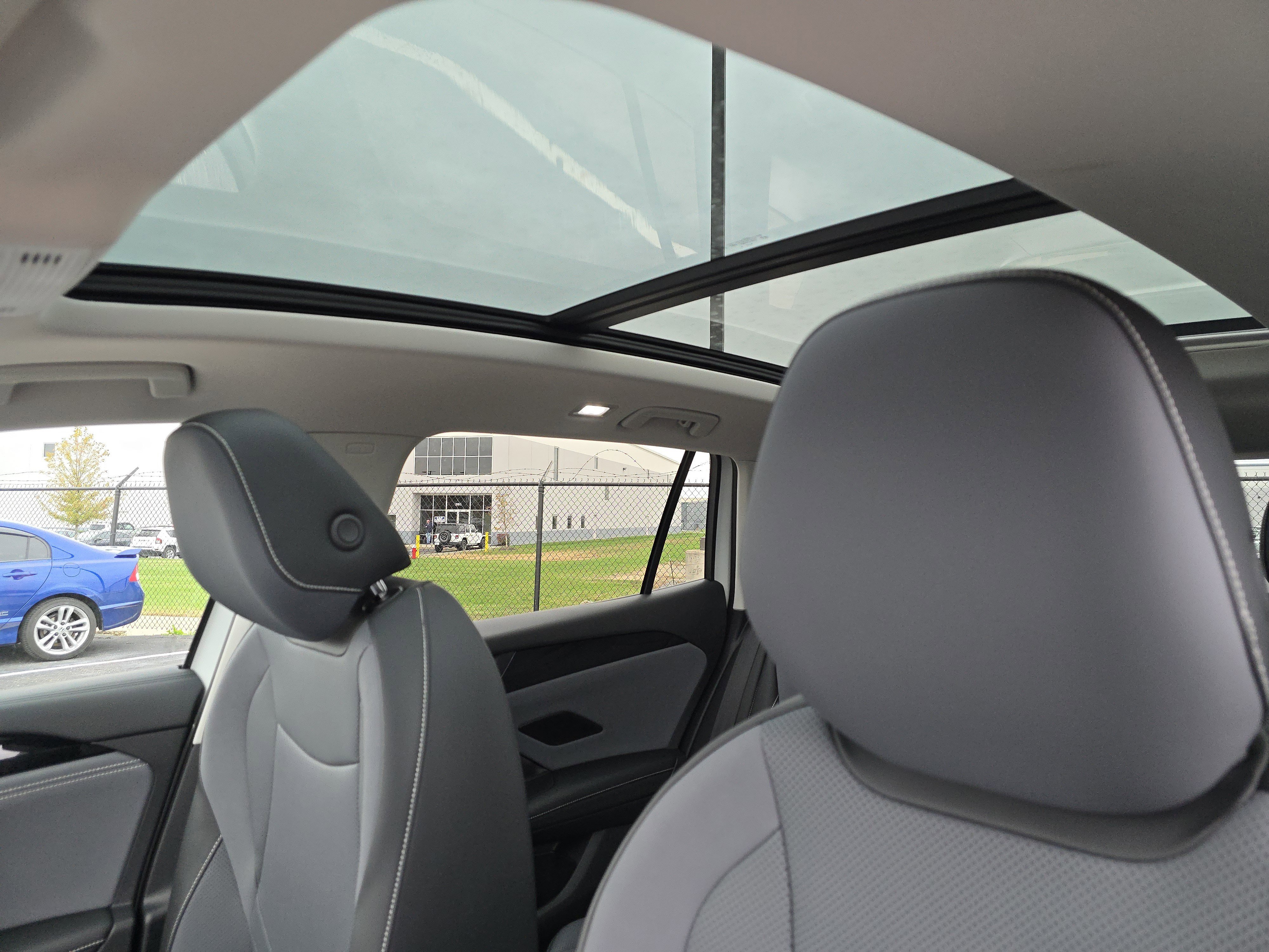 New 2025 Volkswagen Tiguan SE image 9