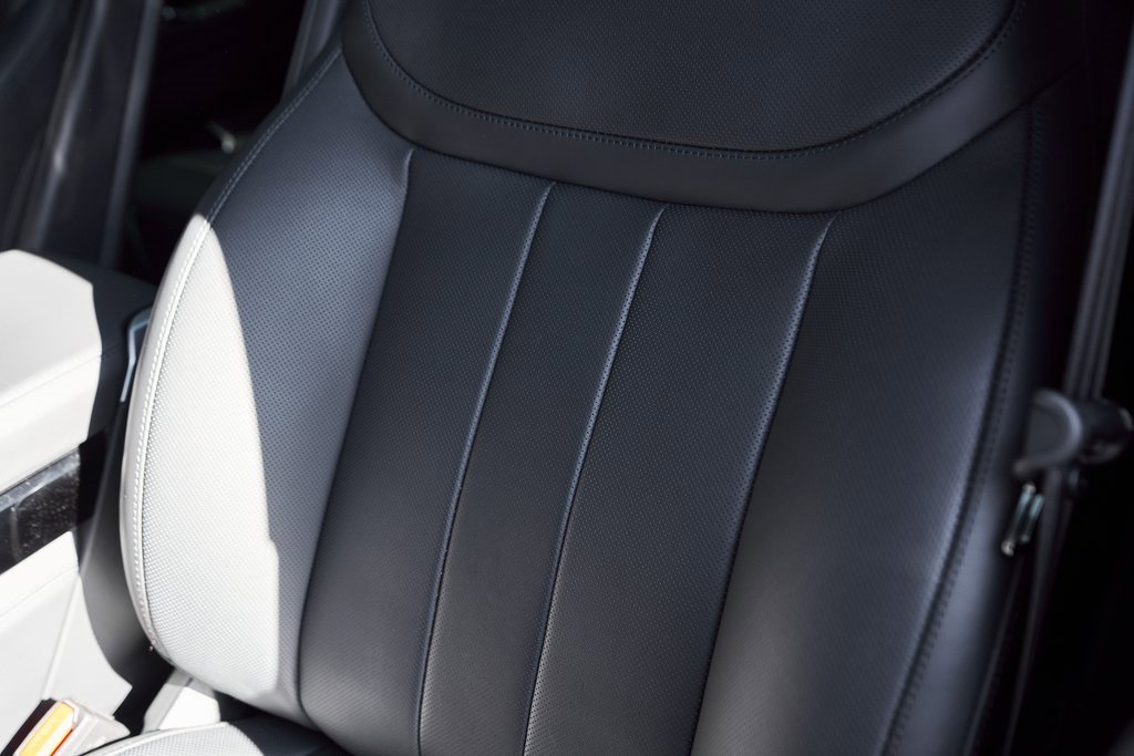 Used 2025 Land Rover Range Rover Long Wheelbase Autobiography image 44