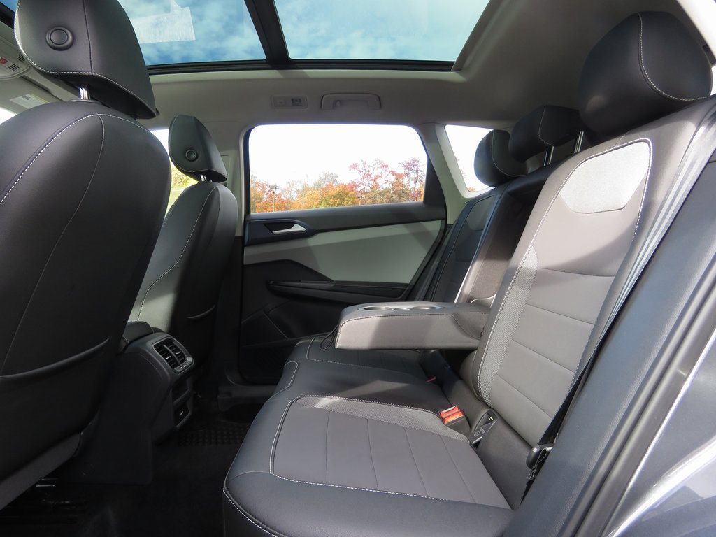 Used 2024 Volkswagen Taos SE w/ Panoramic Sunroof Package image 21