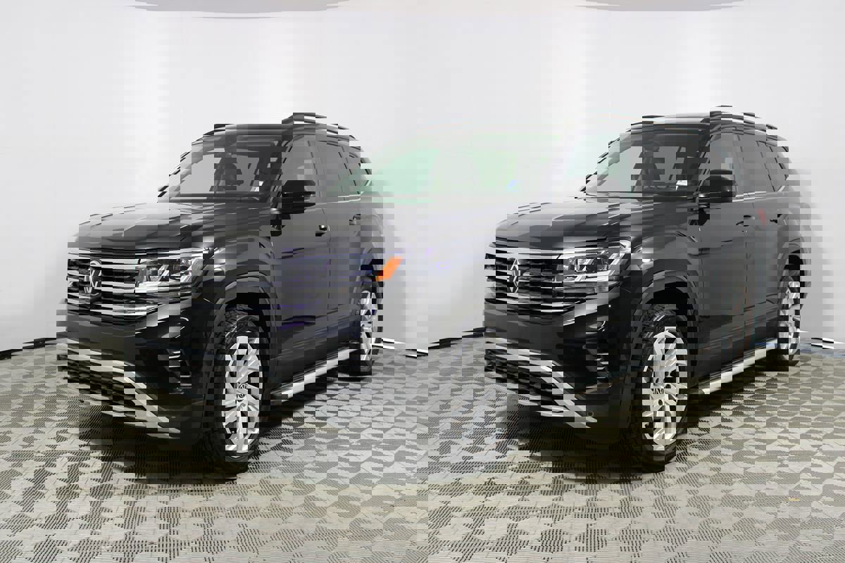 Used 2023 Volkswagen Atlas SE w/ Panoramic Sunroof Package image 3