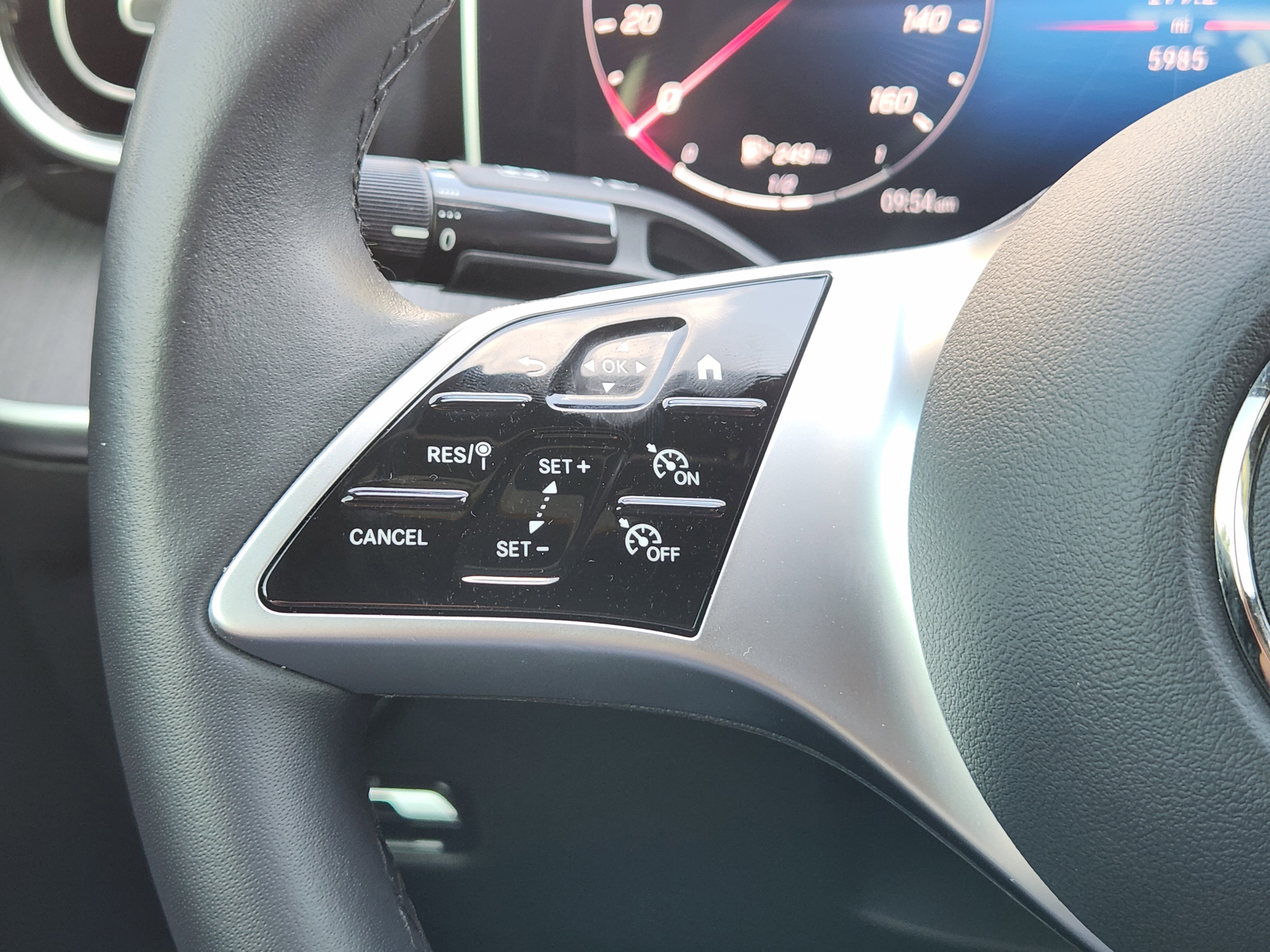 Used 2025 Mercedes-Benz C 300 Sedan image 28