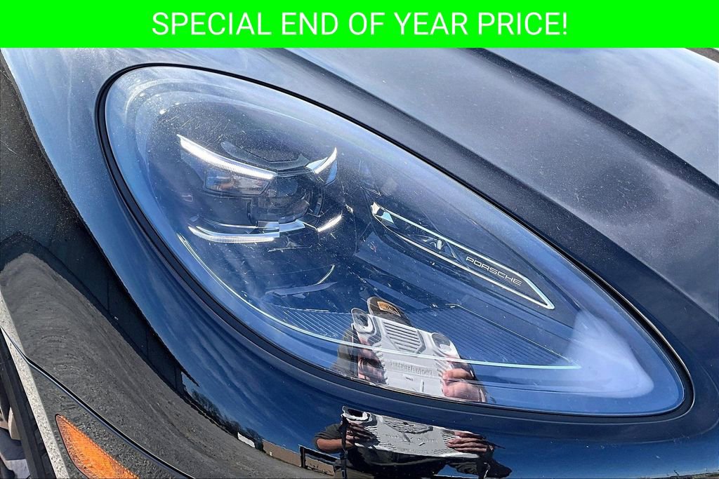 Used 2023 Porsche Macan Turbo image 32