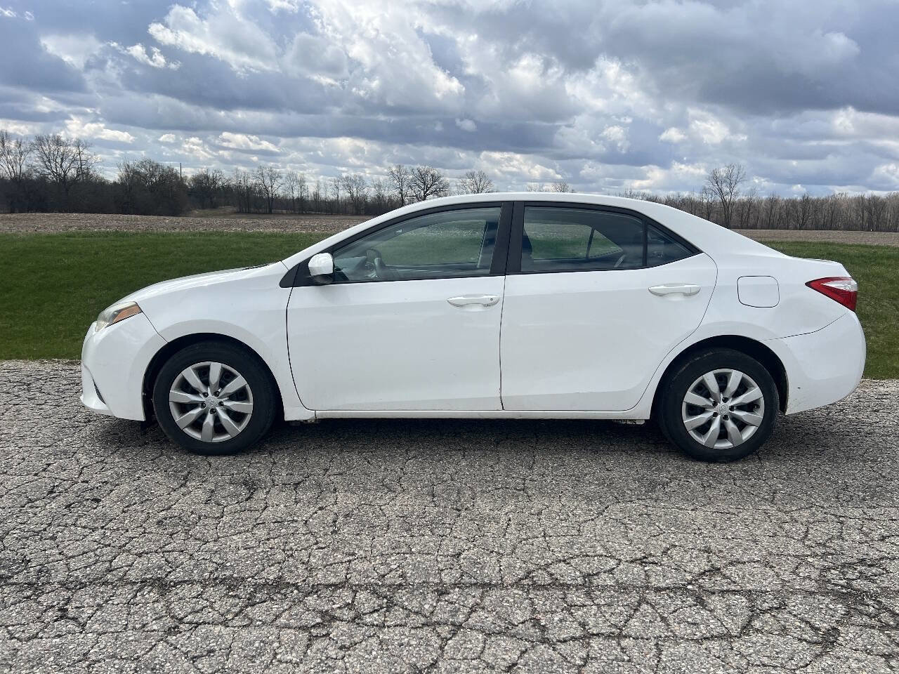 Used 2015 Toyota Corolla LE image 4