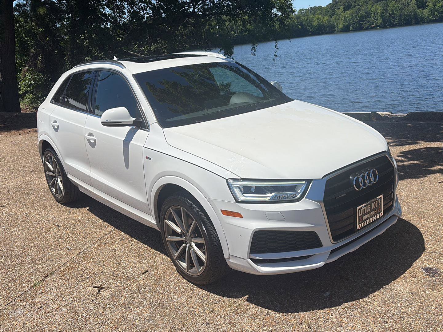 Used 2018 Audi Q3 2.0T Premium Plus w/ Premium Plus Package AWD/4WD image 2