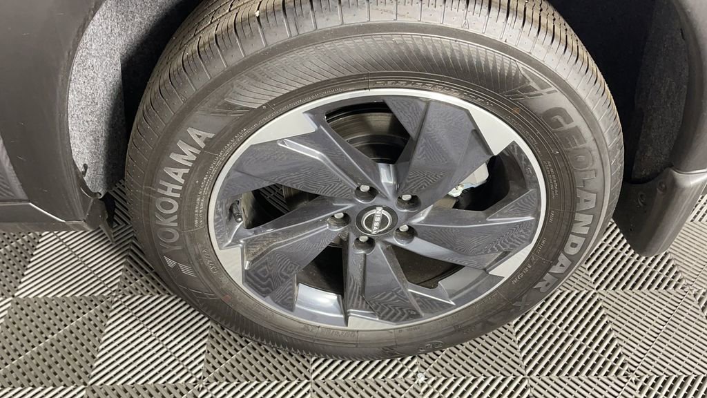 New 2025 Nissan Rogue SV image 31