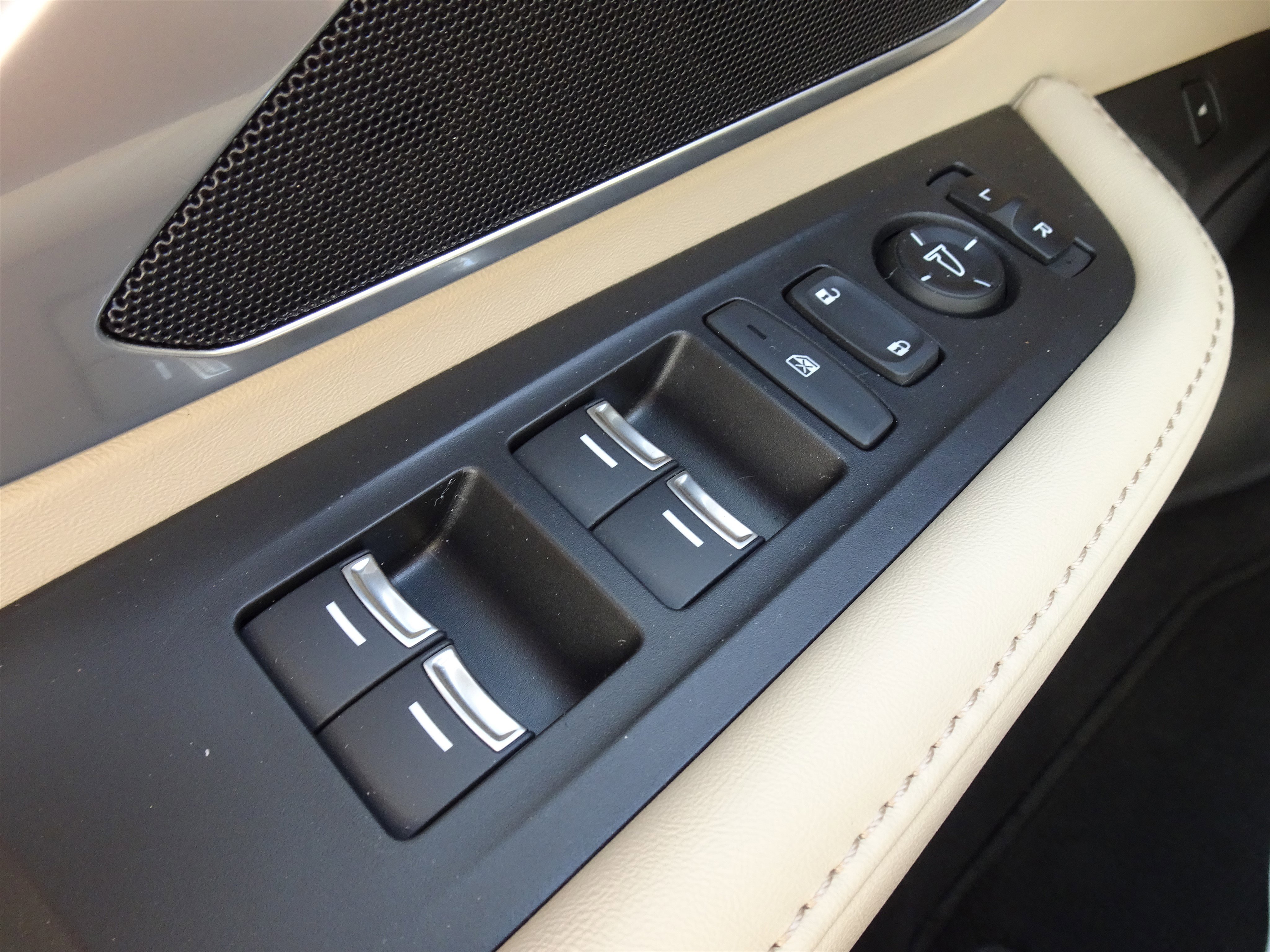 Used 2023 Acura RDX AWD image 25