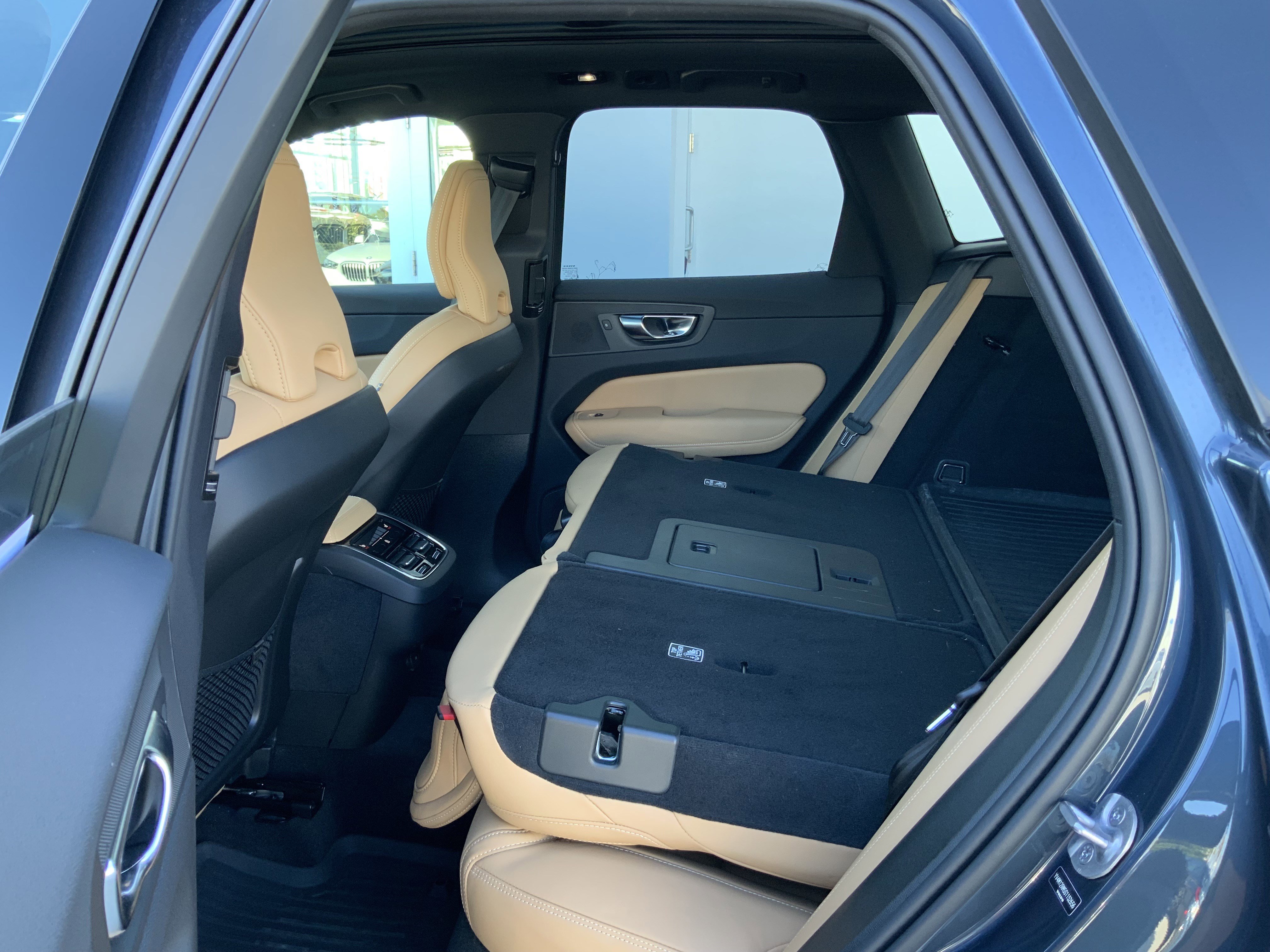 Used 2025 Volvo XC60 B5 Ultra w/ Protection Package Premier image 29