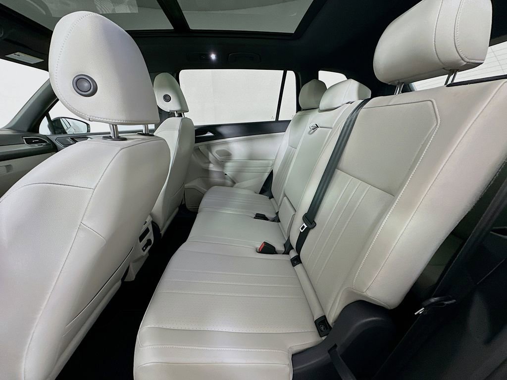 Used 2023 Volkswagen Tiguan SE R-Line FWD image 4