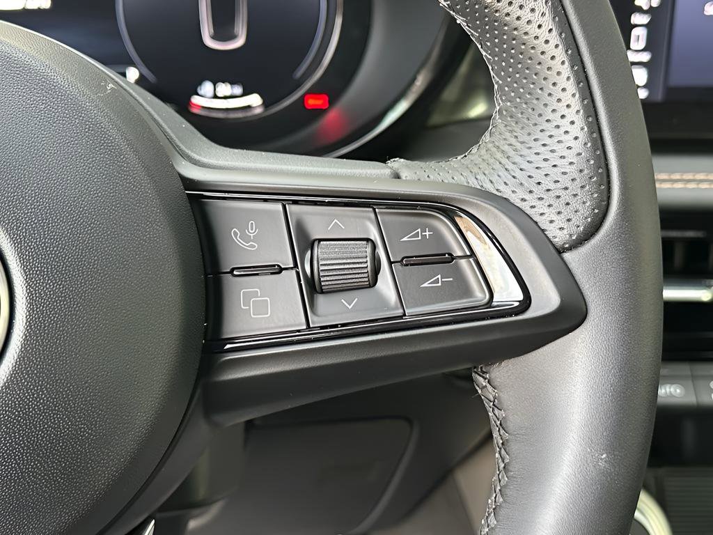 Used 2025 Alfa Romeo Tonale w/ Premium Package image 38