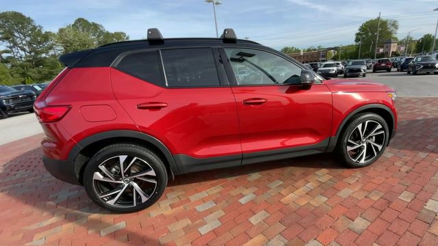 Used 2022 Volvo XC40 T5 R-Design w/ Advanced Package image 2