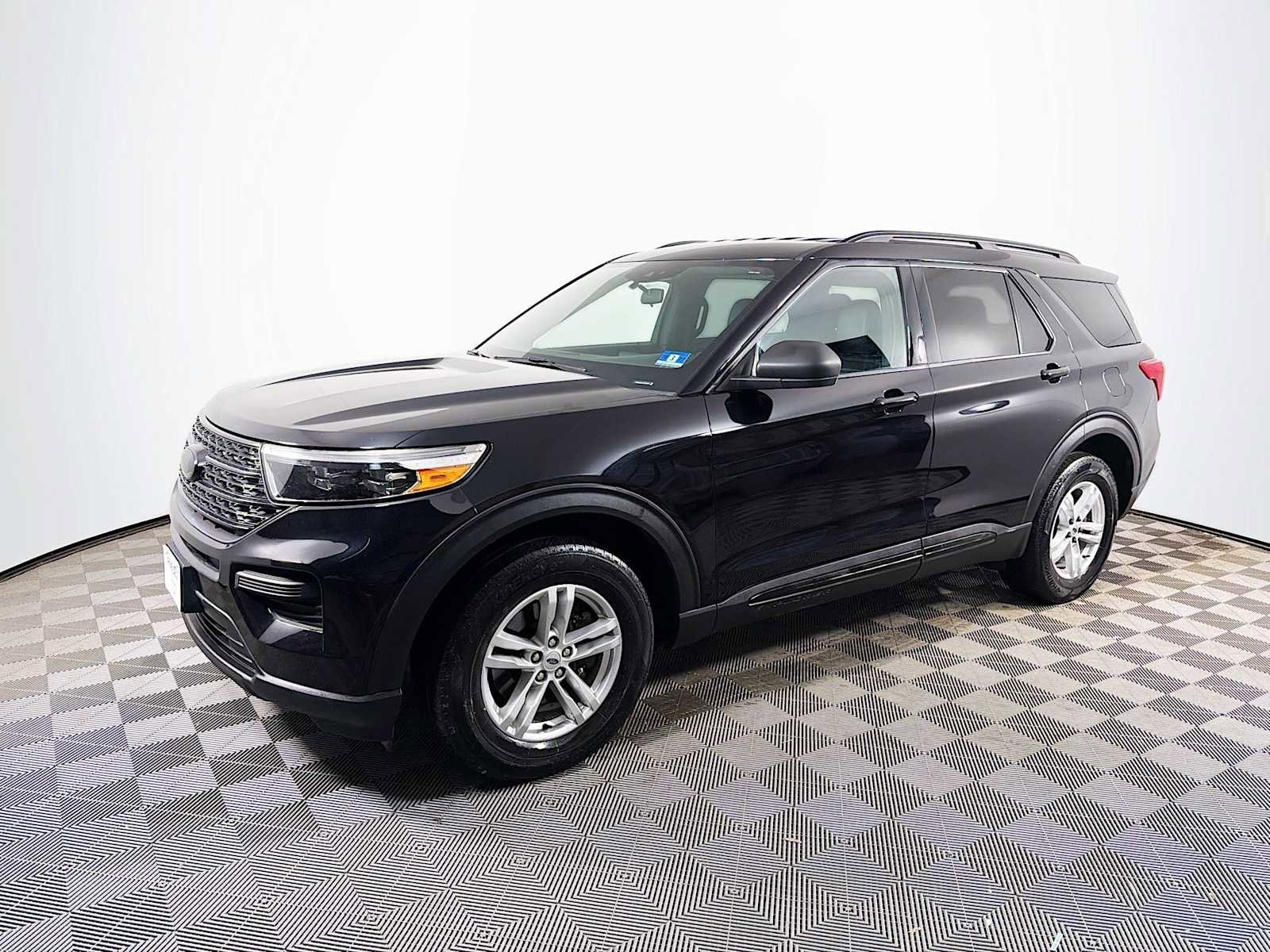 Used 2020 Ford Explorer XLT image 1