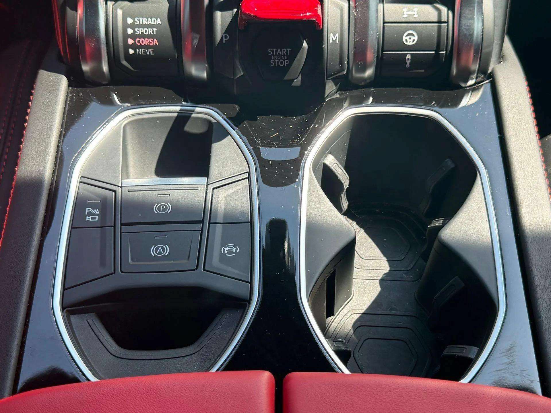 Used 2021 Lamborghini Urus AWD/4WD image 38