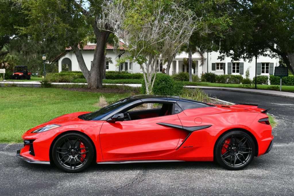 Used 2023 Chevrolet Corvette Z06 w/ Stealth Interior Trim Package RWD image 34