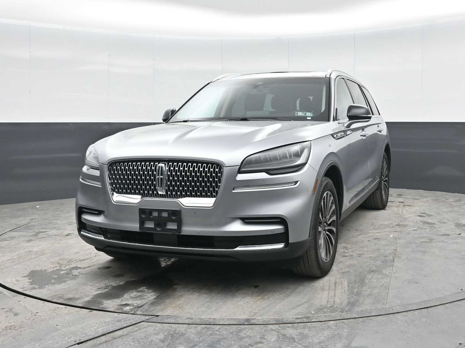 Used 2023 Lincoln Aviator AWD w/ Premium Package image 4