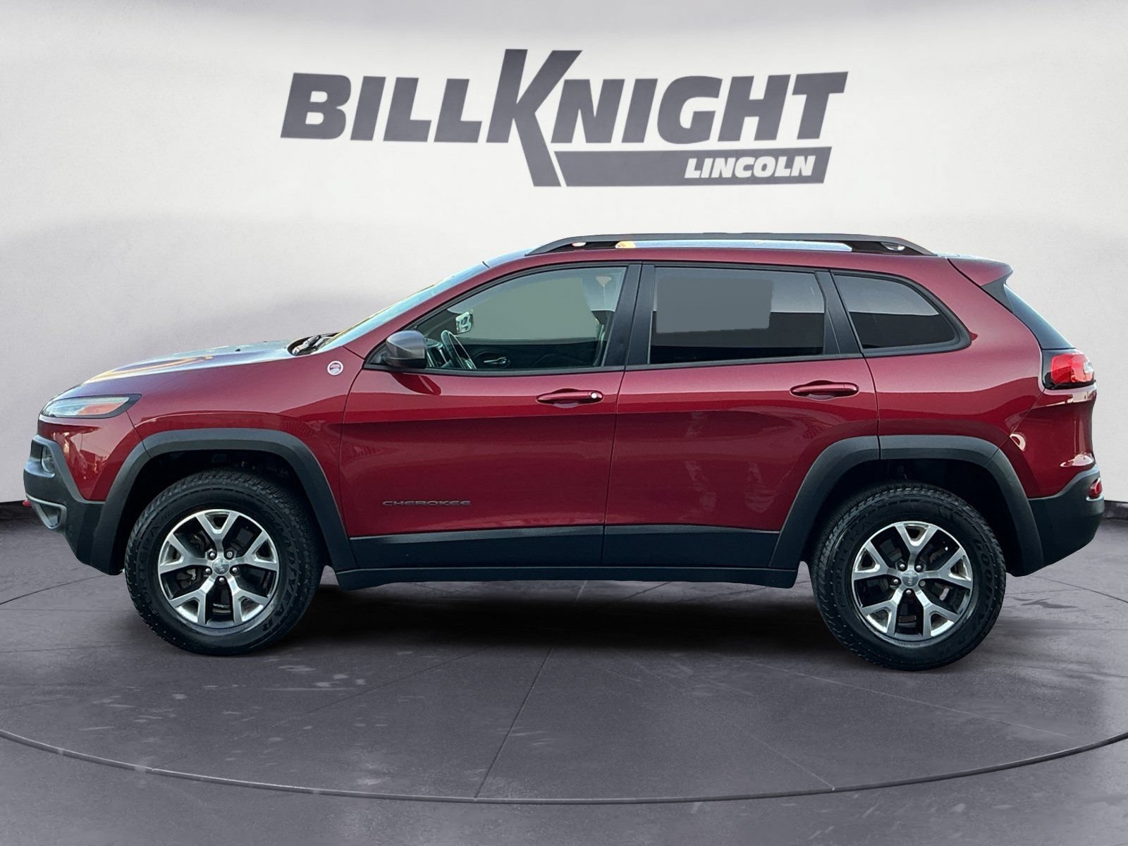 Used 2015 Jeep Cherokee Trailhawk w/ Leather Interior Group AWD/4WD image 2