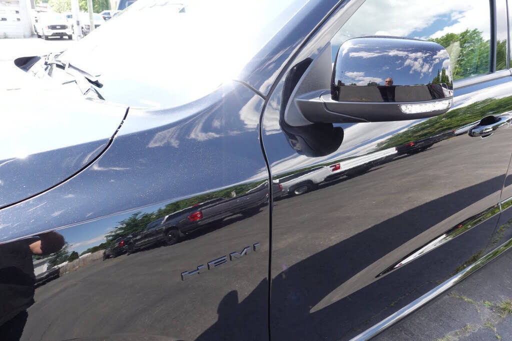 Used 2024 Dodge Durango R/T w/ Blacktop Package AWD/4WD image 8