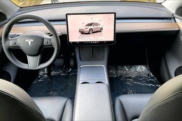 Used 2023 Tesla Model Y Long Range AWD/4WD image 24