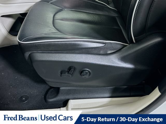 Used 2023 Chrysler Pacifica Limited FWD image 26