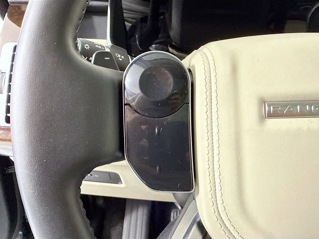 Used 2020 Land Rover Range Rover HSE image 11