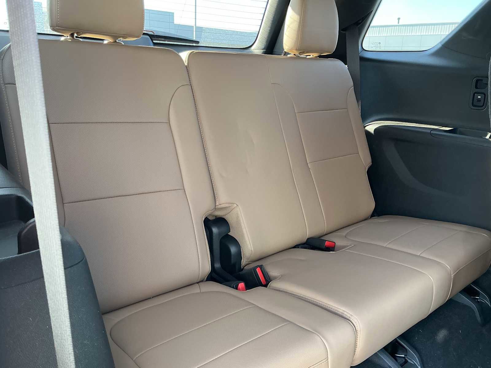 Used 2023 Chevrolet Traverse Premier FWD image 27