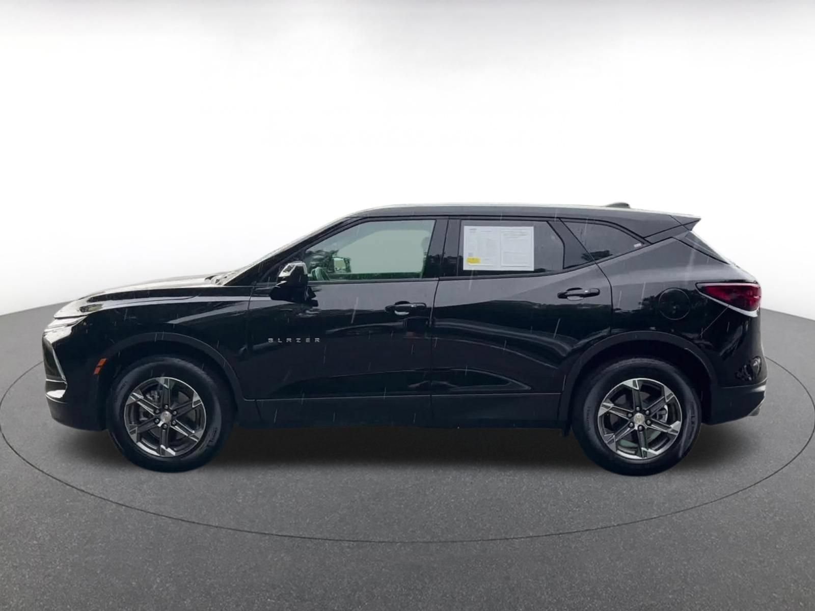 Used 2025 Chevrolet Blazer LT FWD image 9
