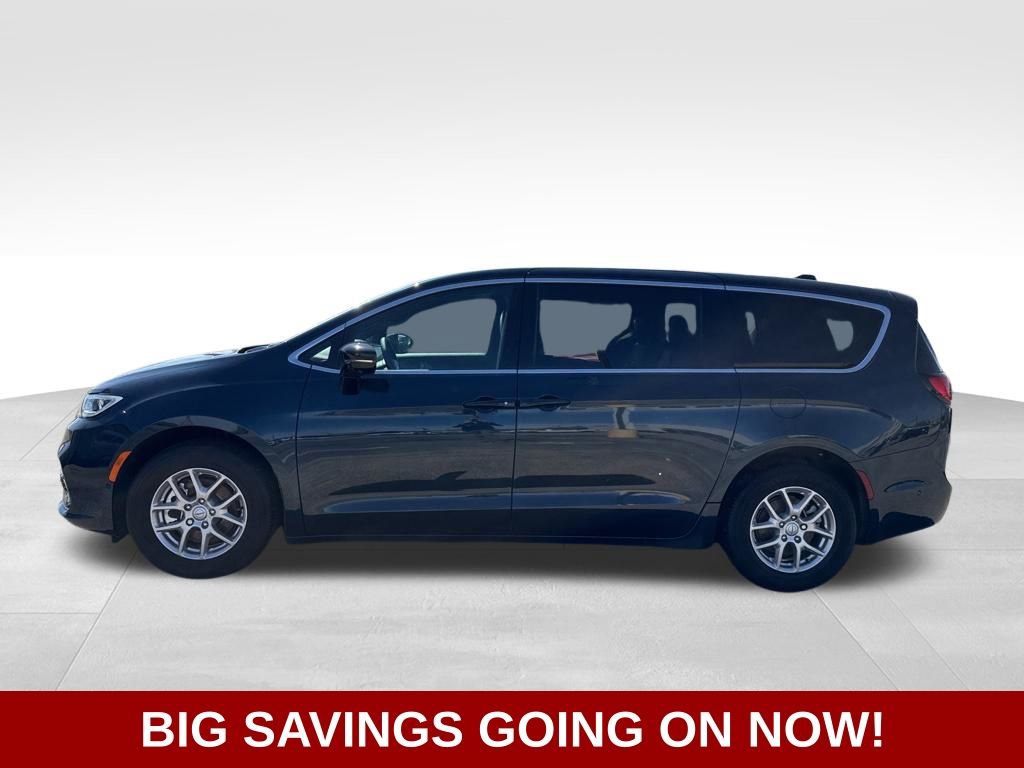 New 2025 Chrysler Pacifica Select FWD image 7