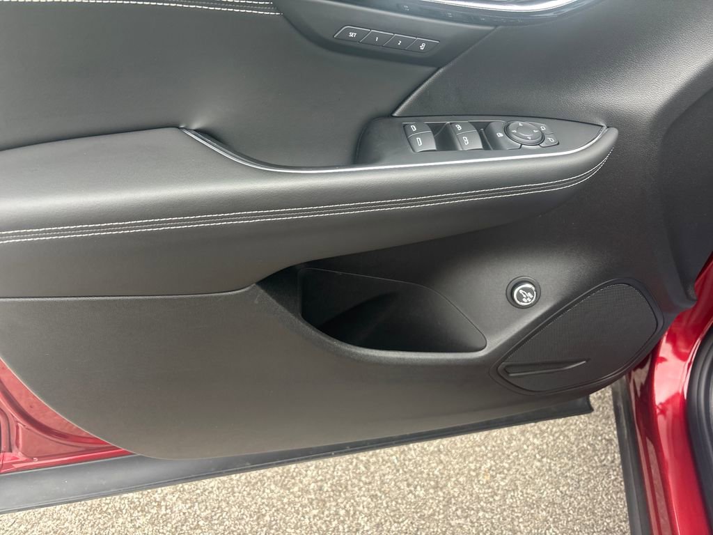 Used 2023 Buick Envision Essence image 14