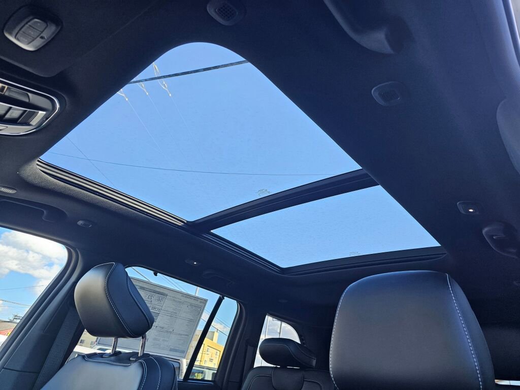 New 2024 Jeep Grand Cherokee Limited 4xe w/ Luxury Tech Group II image 18