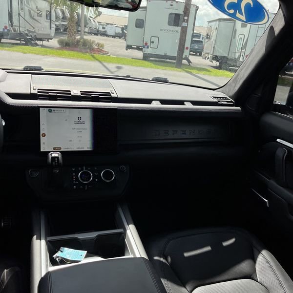 Used 2025 Land Rover Defender 110 V8 image 8