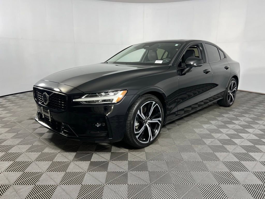 Used 2025 Volvo S60 B5 Plus image 4