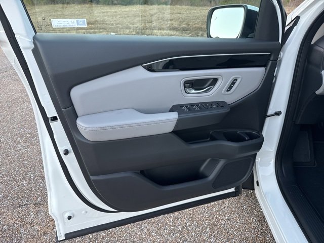 New 2025 Honda Pilot Touring image 18